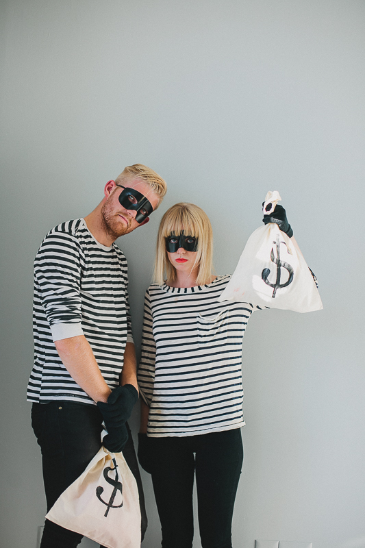 55 Halloween DIY Costumes for Couples to set major #couplegoals for…   Costumi di halloween per bambini, Costumi di halloween cper la oppia,  Halloween per la coppia