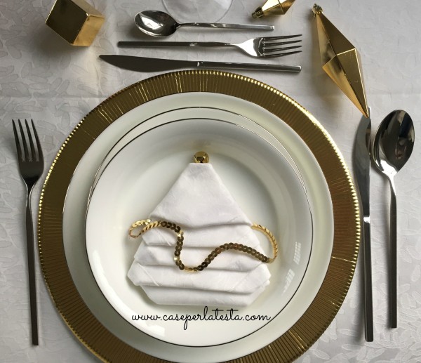 Christmas_table_inspirations_gold