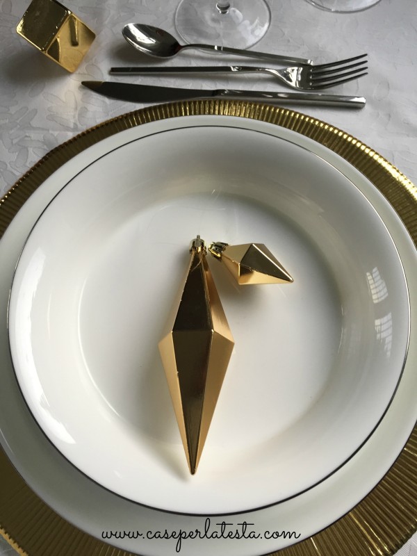 Gold_Christmas_table